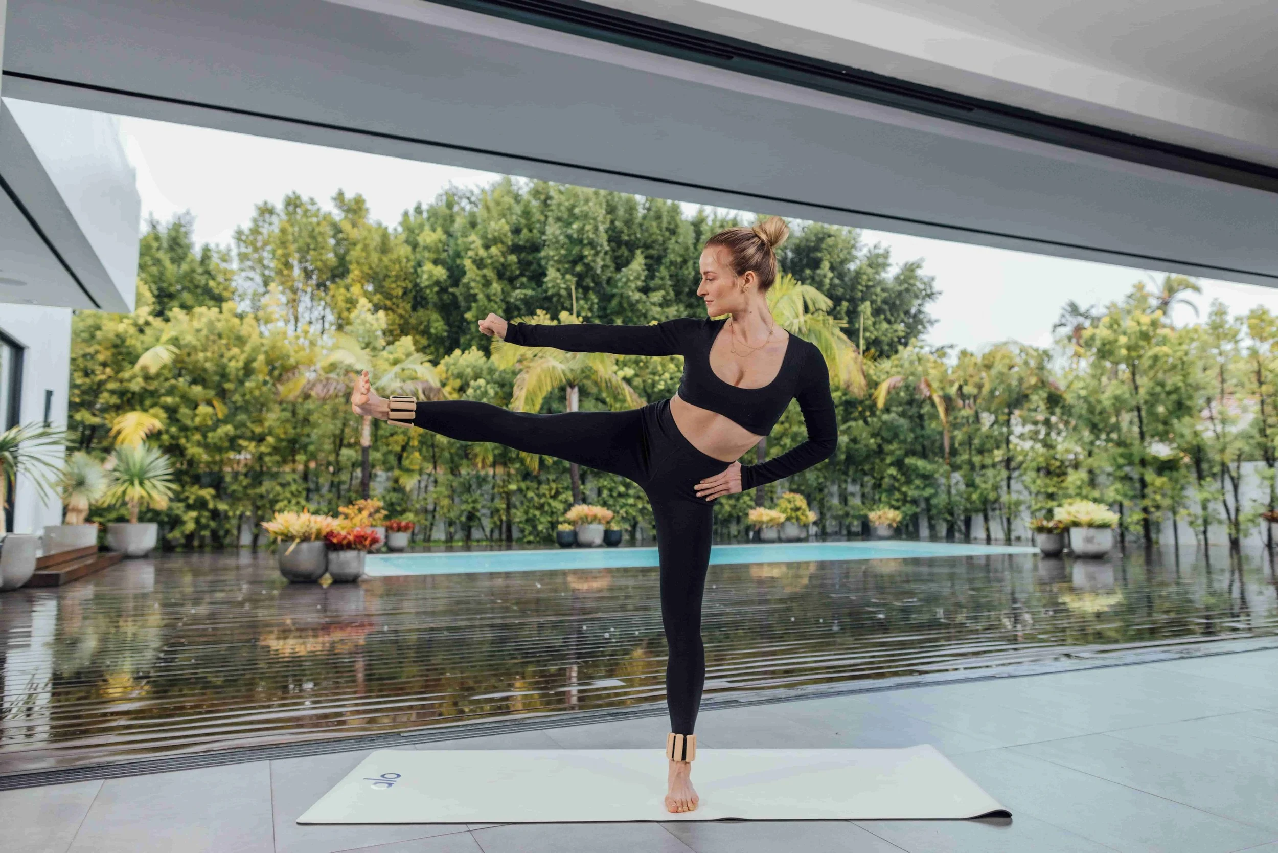 8 Best Ankle Weight Workouts Pilates Yoga Walking More Alo Moves